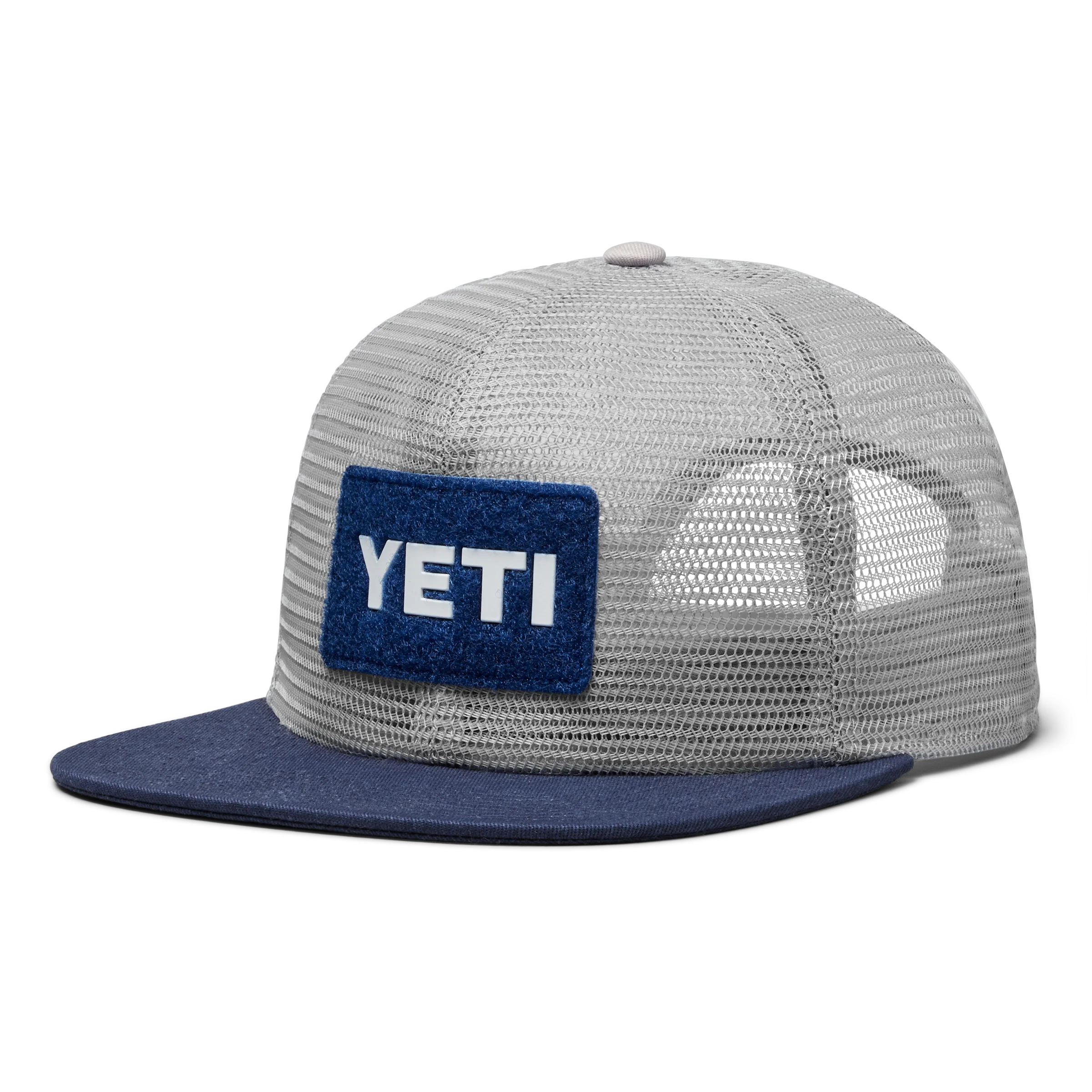 YETI® pet met platte klep - Image 2